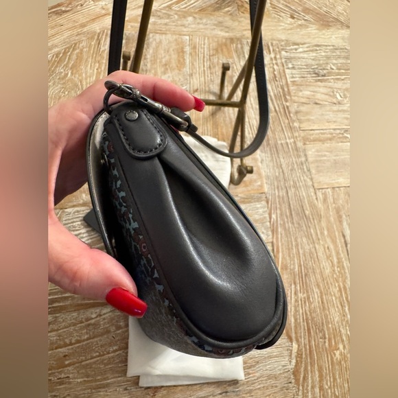 Coach Reversible - Picture 9 of 17